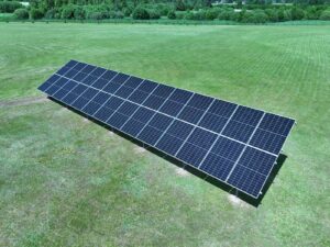 28 gb. saules paneļi ar kopējo jaudu 11,2 kW