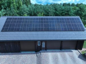 28 gb. saules paneļi ar kopējo jaudu 11,2 kW